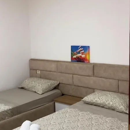 Megan's Garden Ξενοδοχείο με διαμερίσματα Golem (Tirana)